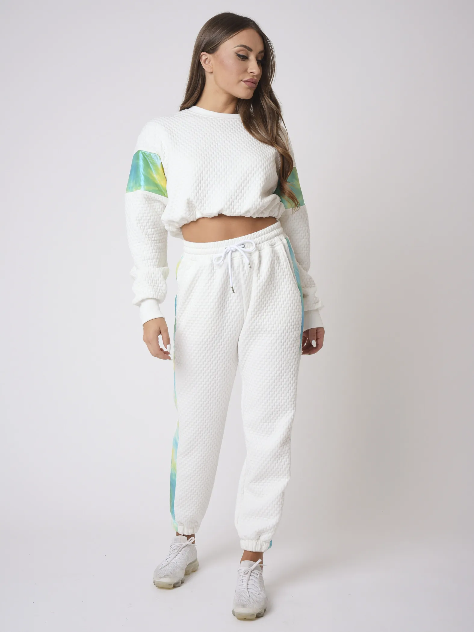 Pantalón con textura en relieve y raya degradada