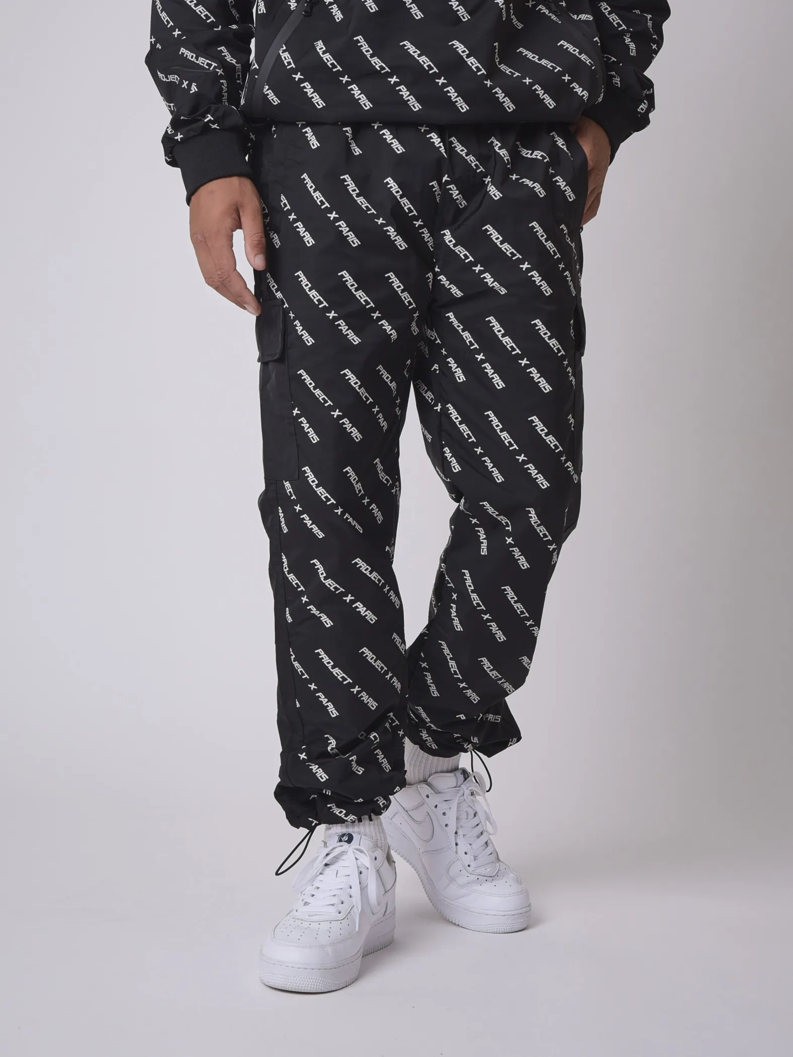 Pantalón de chándal con logotipo iridiscente