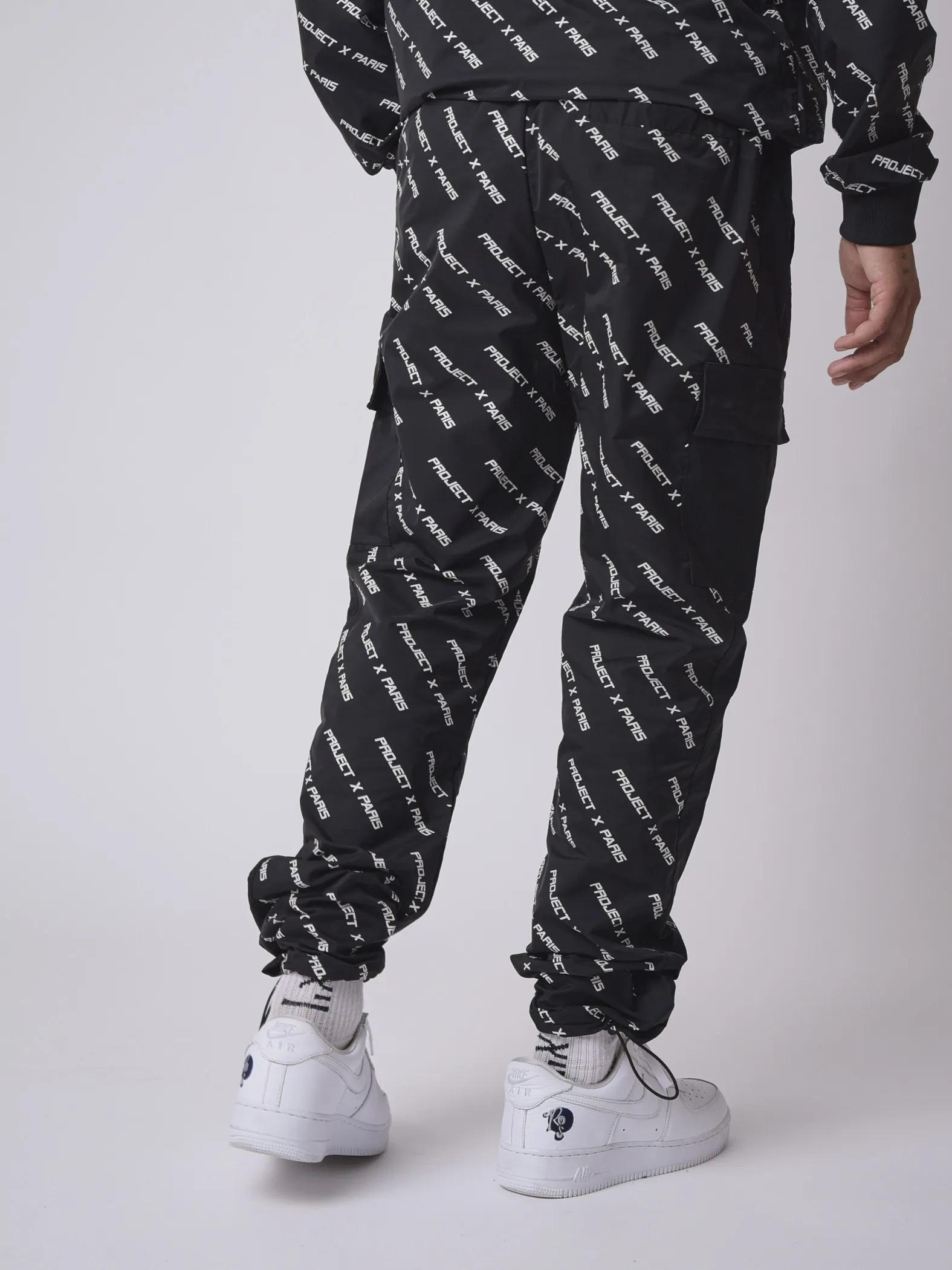 Pantalón de chándal con logotipo iridiscente