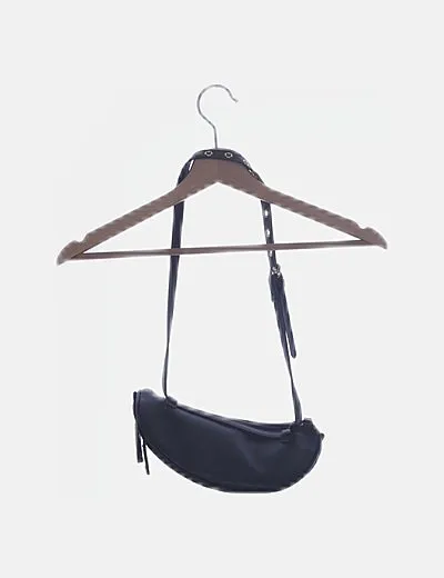 Parfois Riñonera negra combinada con tachas