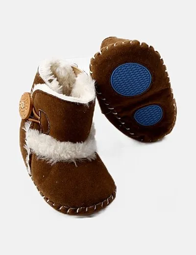 Primark Bota marrón textura