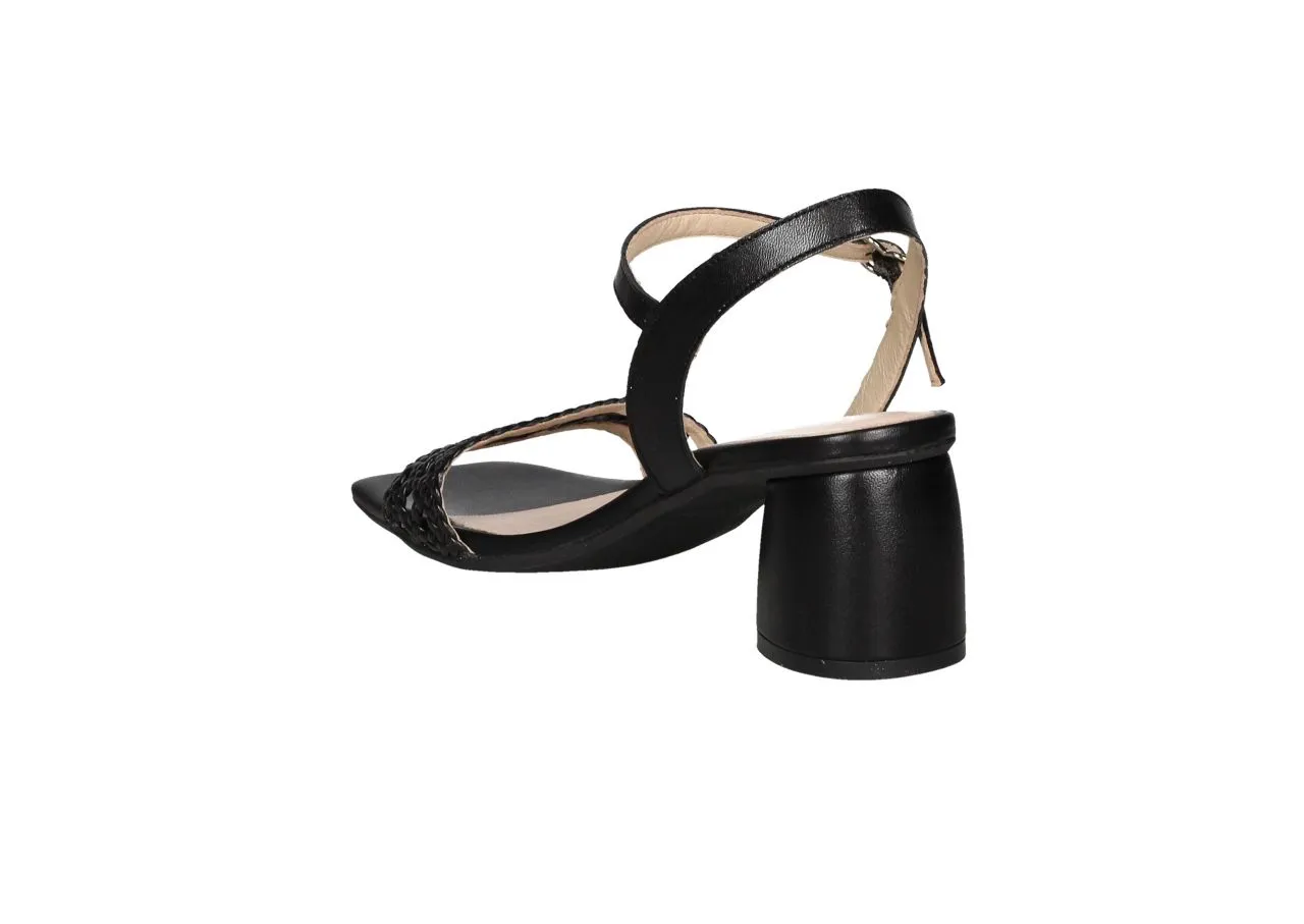 Sandalia Negra Pala Trenza Con Pulsera