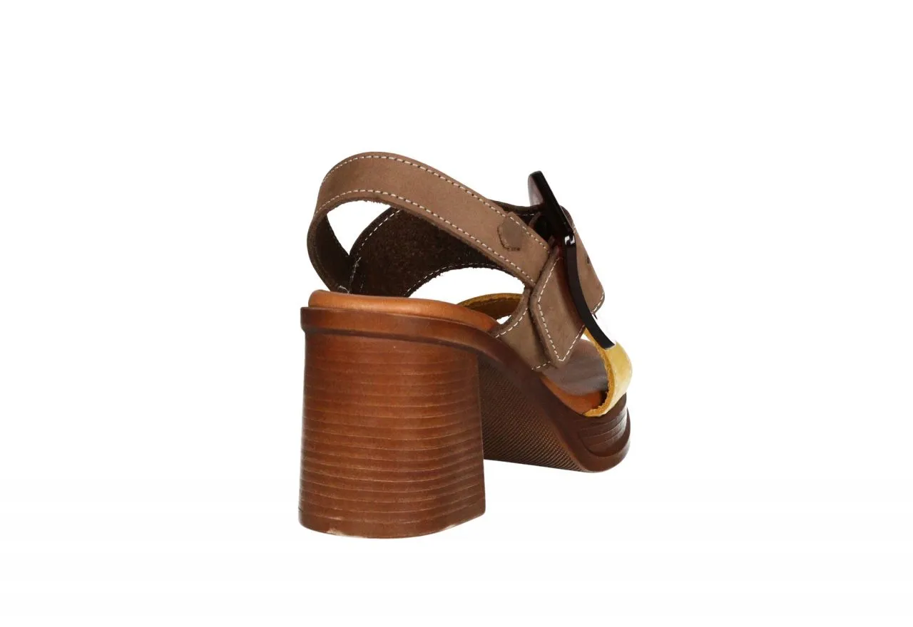 Sandalia Nobuck Marron Tira Pala Mostaza Hebilla Cuadrada Marron Tacon Aristas Alto