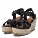 Sandalias cuña Refresh negras con hebilla en el tobillo y tiras trenzadas