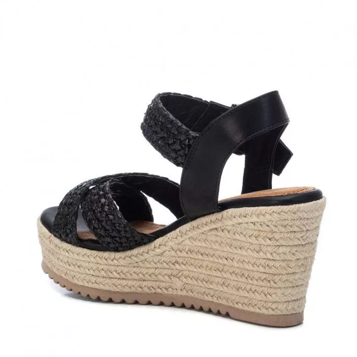 Sandalias cuña Refresh negras con hebilla en el tobillo y tiras trenzadas