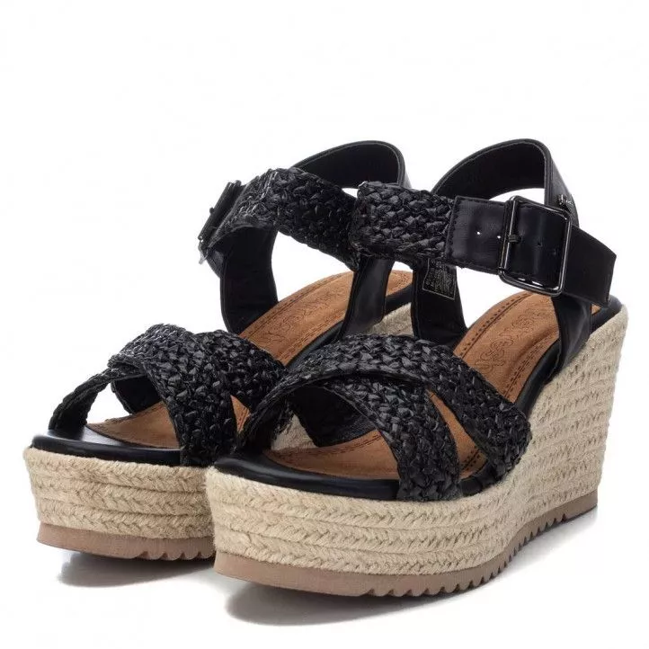 Sandalias cuña Refresh negras con hebilla en el tobillo y tiras trenzadas