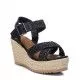 Sandalias cuña Refresh negras con hebilla en el tobillo y tiras trenzadas