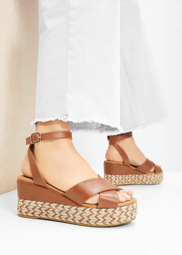 Sandalias de tacón con cuña bronceado