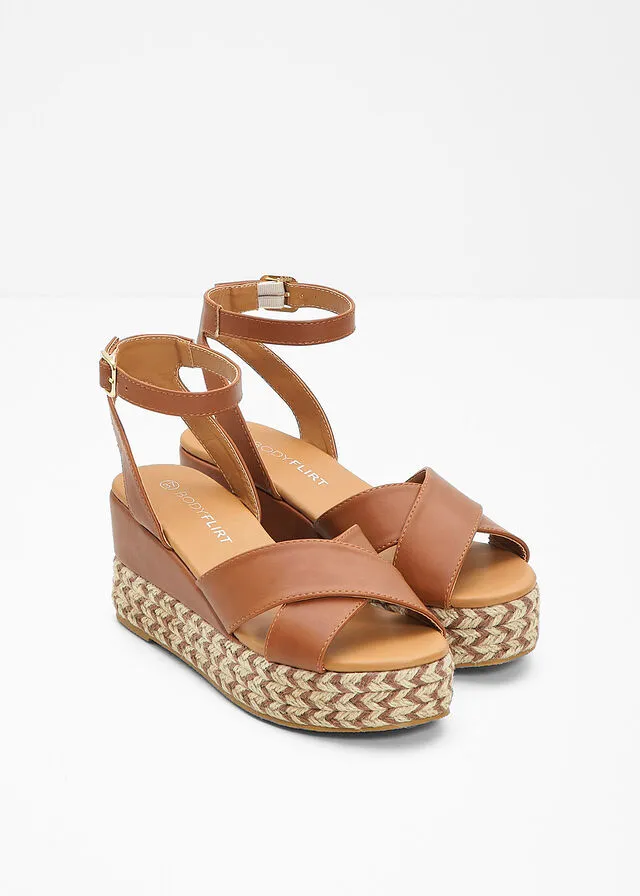 Sandalias de tacón con cuña bronceado