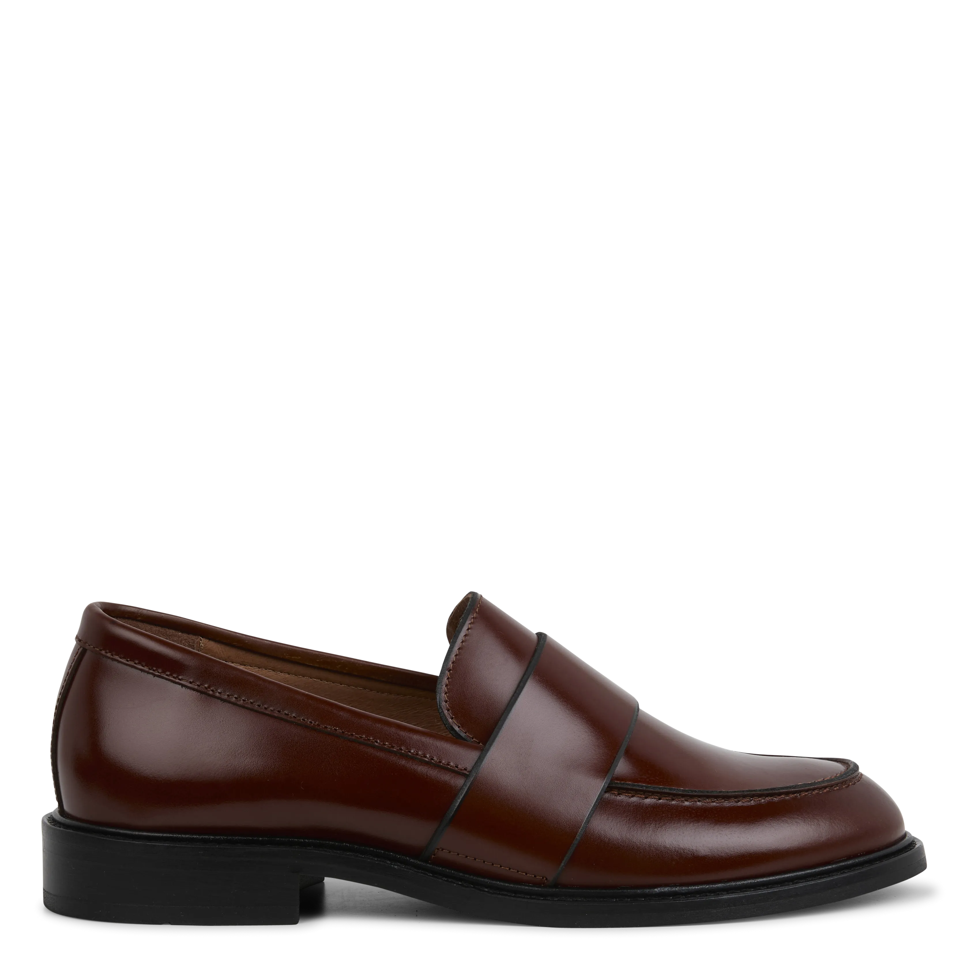 SESSUN ARCHIBALD  . EN MARRON