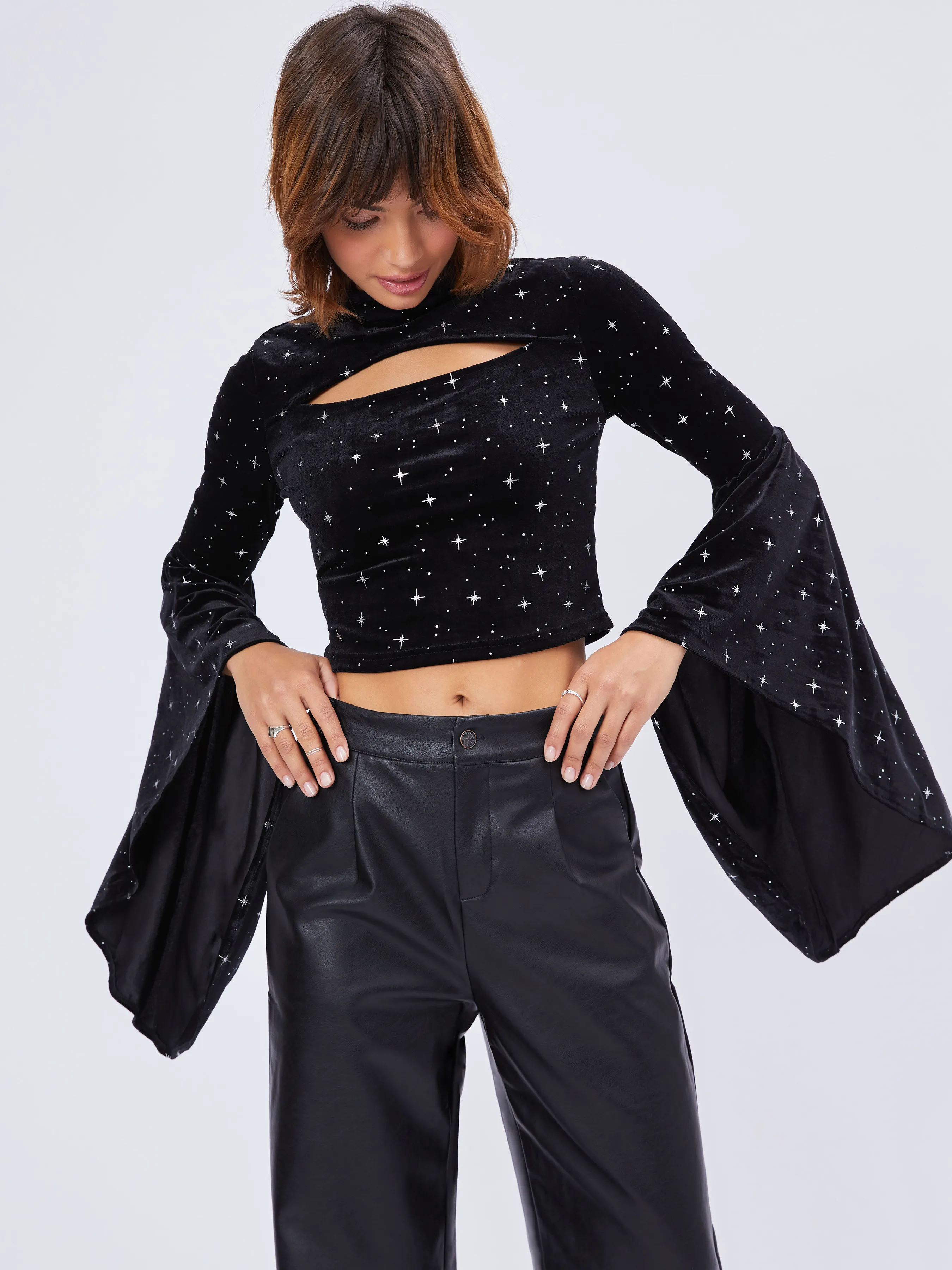  Top Corto de Terciopelo con Estampado de Estrellas y Mangas Acampanadas