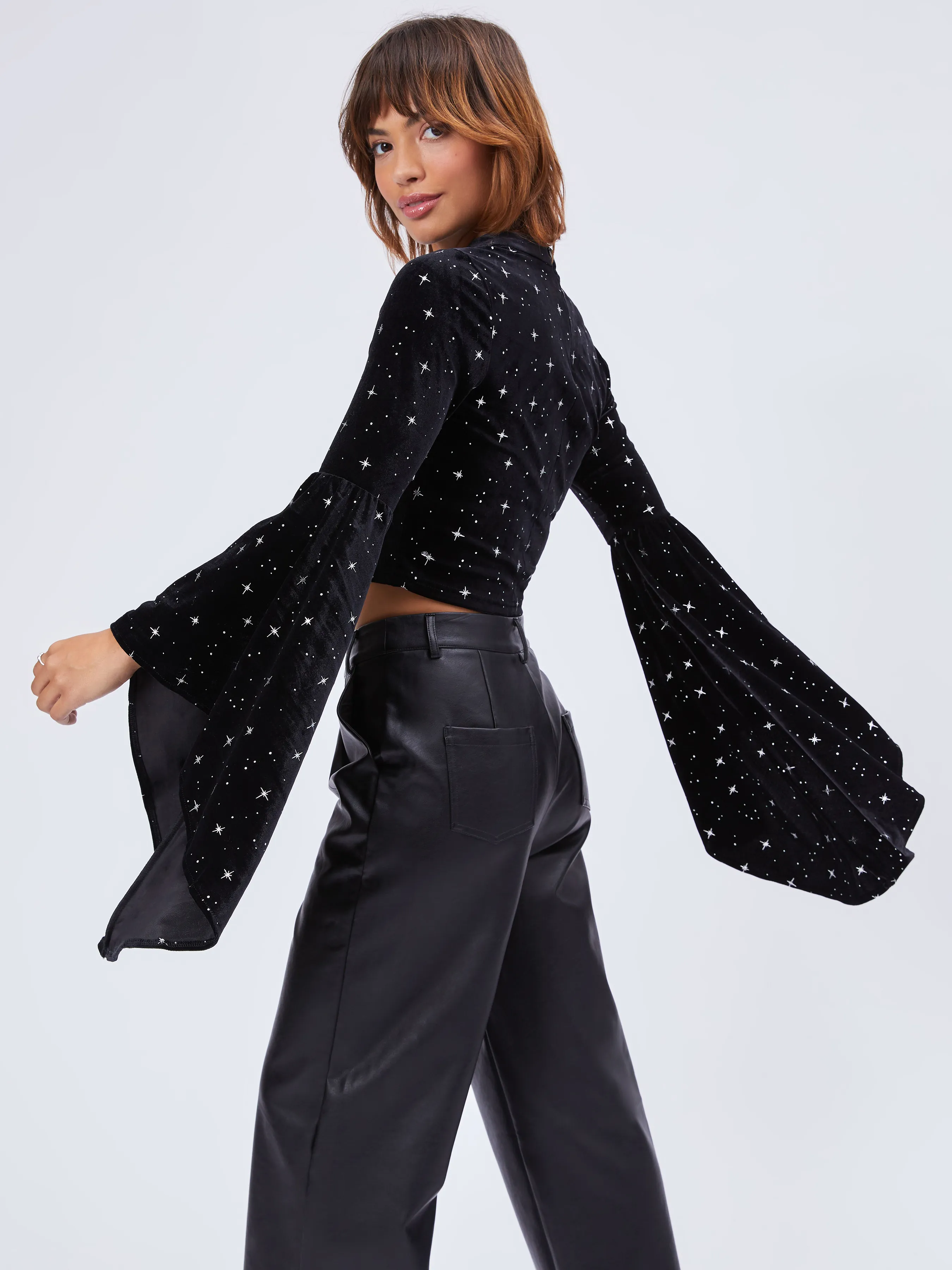  Top Corto de Terciopelo con Estampado de Estrellas y Mangas Acampanadas
