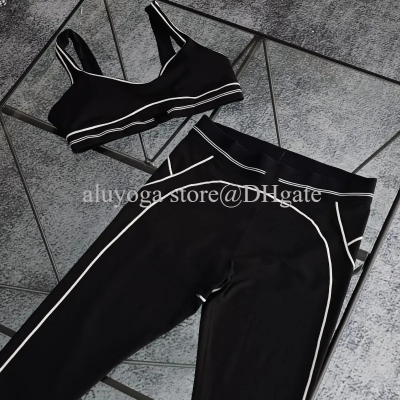 Un diseñador de yoga set de sujetador sin costuras Sports Heart Stron Bra+Leggings High End White Striped Back Back Dance Yoga Y