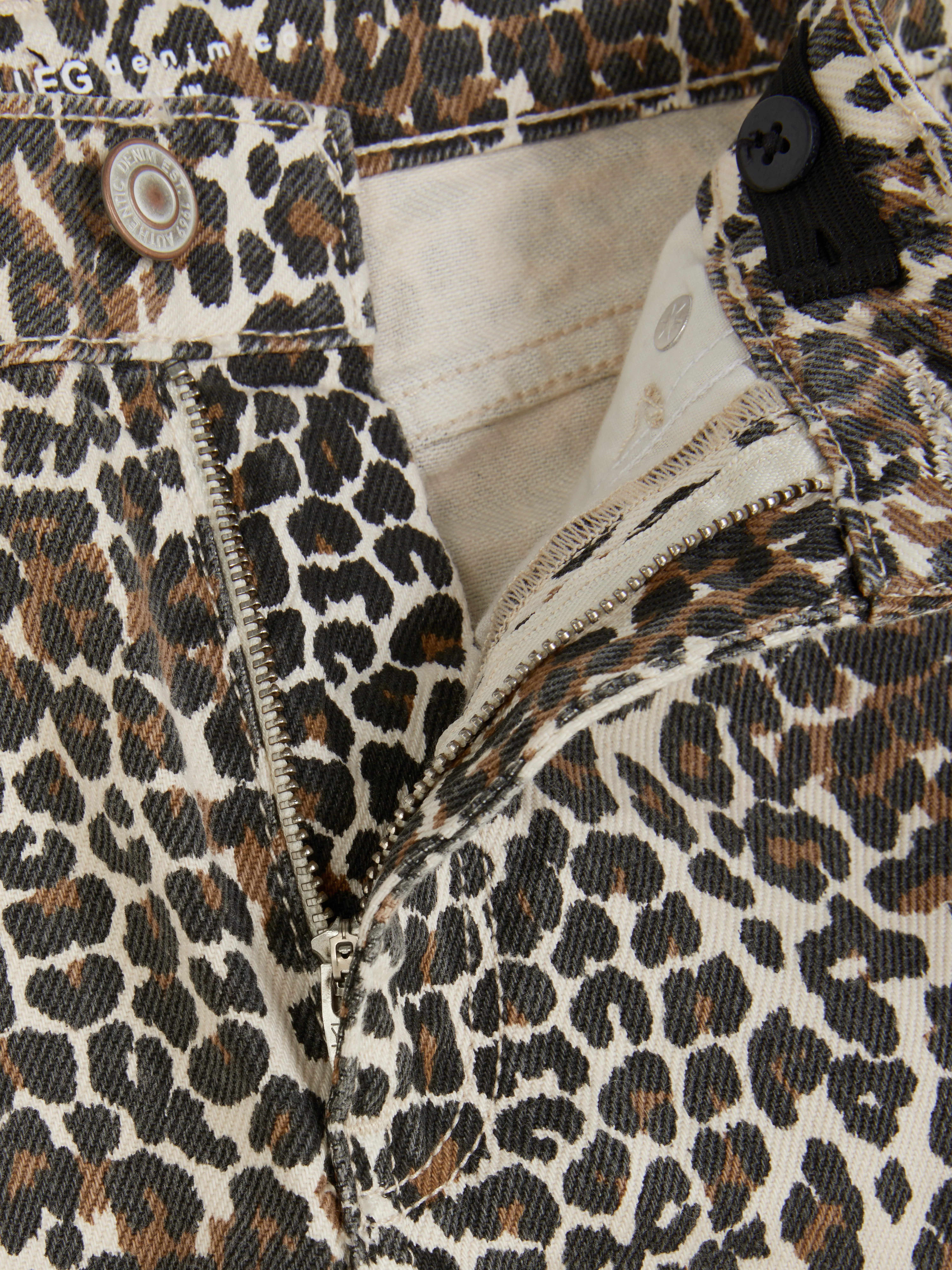 Vaqueros de pernera ancha de leopardo