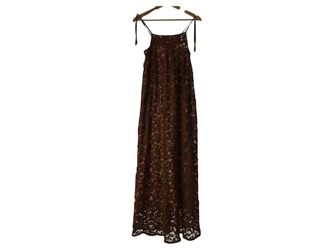 ***Vestido largo de encaje de Roberto Collina Castaño 