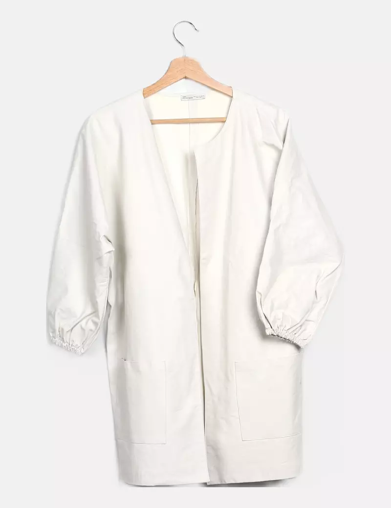 Zara Chaqueta polipiel blanca