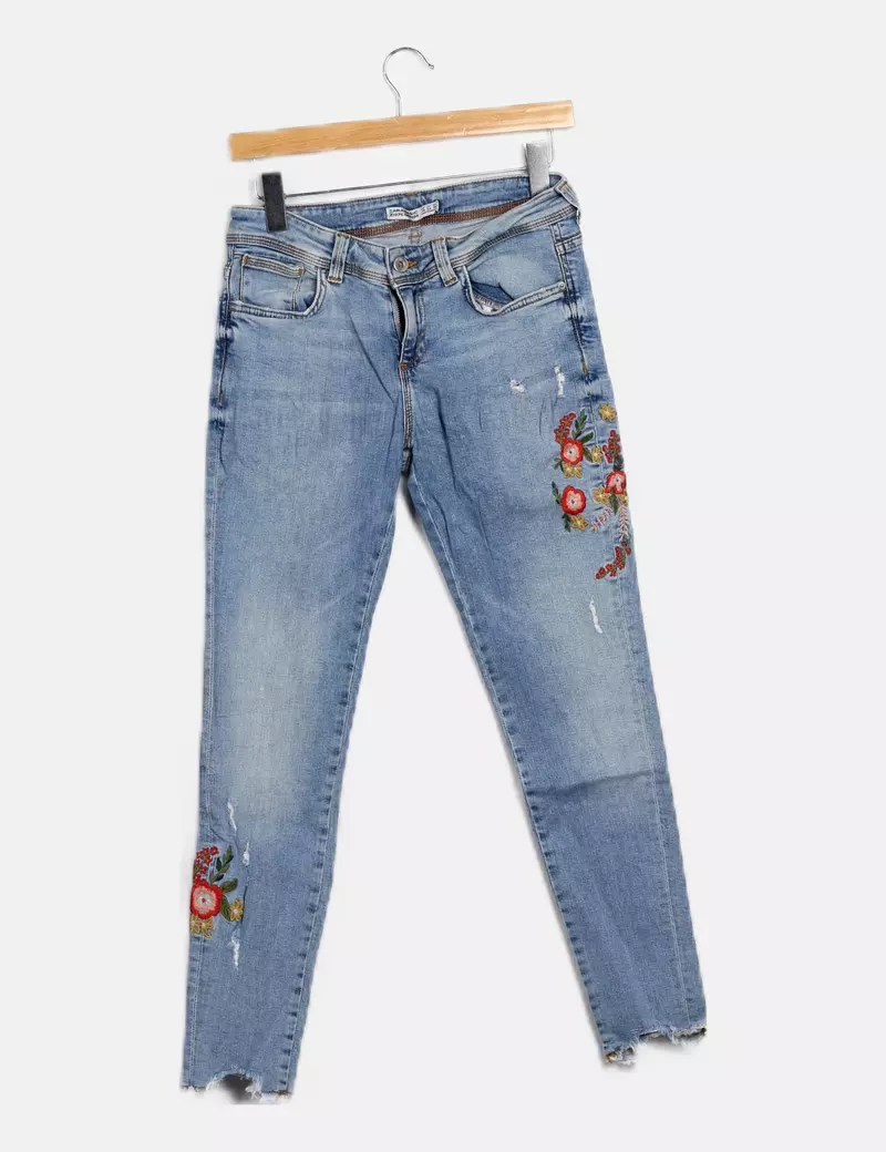 Zara Jeans denim con bordados