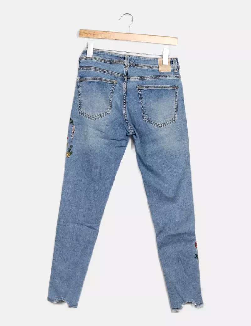 Zara Jeans denim con bordados