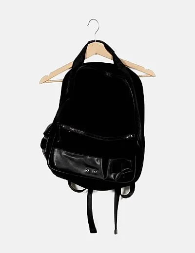 Zara Mochila negra textura polar