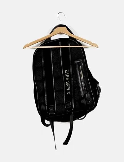 Zara Mochila negra textura polar