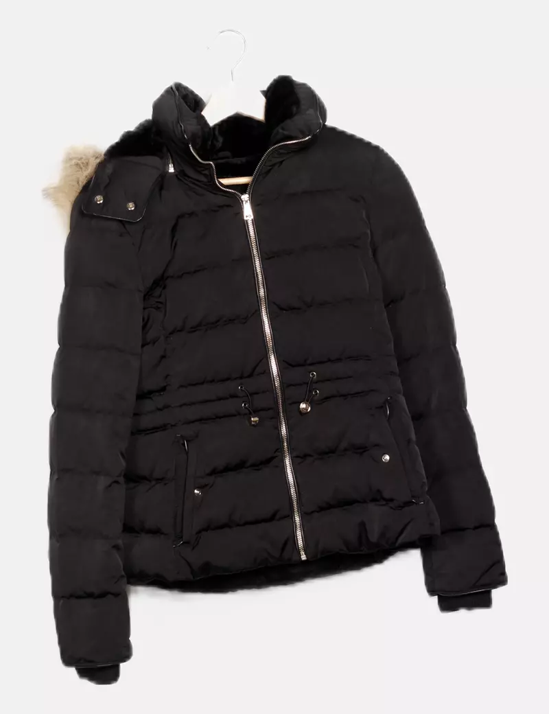 Zara Plumas negro con capucha