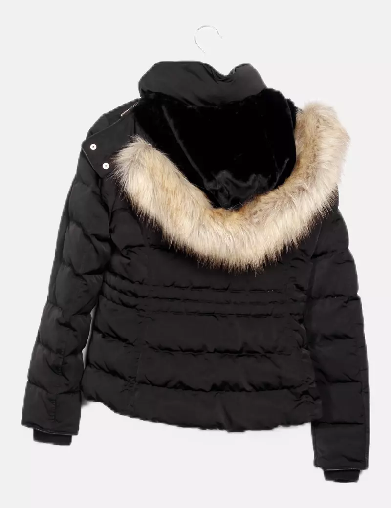 Zara Plumas negro con capucha