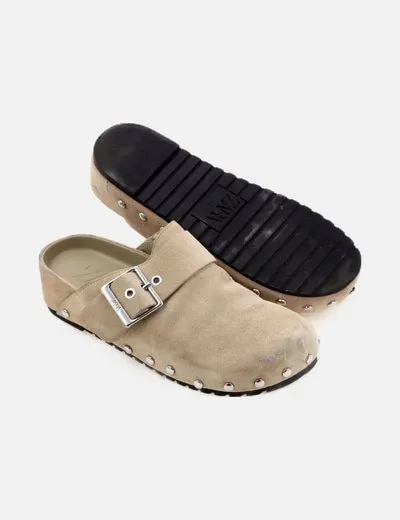 Zara Zueco beige con tachas